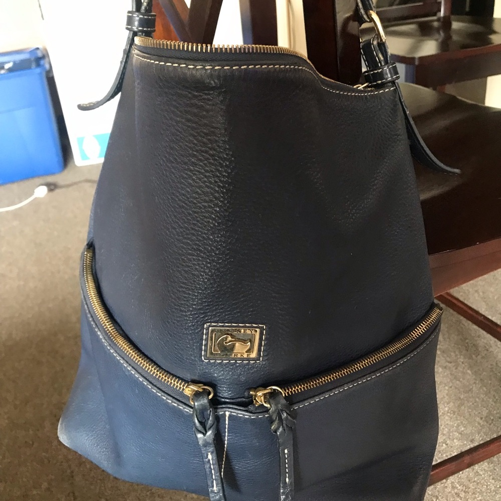 Dooney& Bourke navy blue pebble grain double pocket Dillen